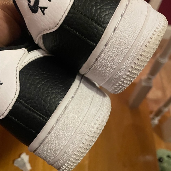 Nike Air Force black upper, white sole. Size 5Y - Picture 4 of 8